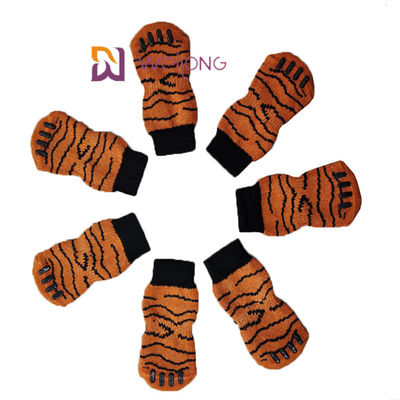 Le Spandex de coton glissent non l'imitation de chaussettes de chien de Tiger Stripes pour des pattes de chiens