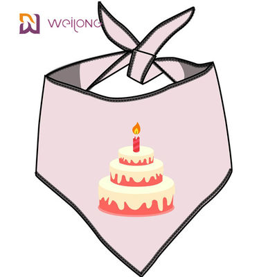 Le Bandana d'animal familier de modèle de petit gâteau pour des accessoires d'équipement d'anniversaire font la fête des approvisionnements